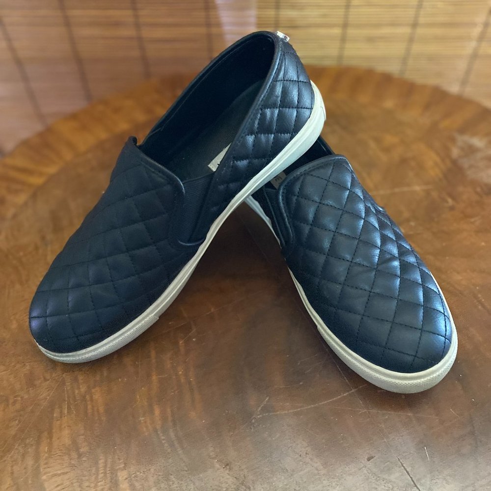 Steve Madden Ecentrco Flats Slides Rubber Soled Diamond Stitch Pattern Size 9